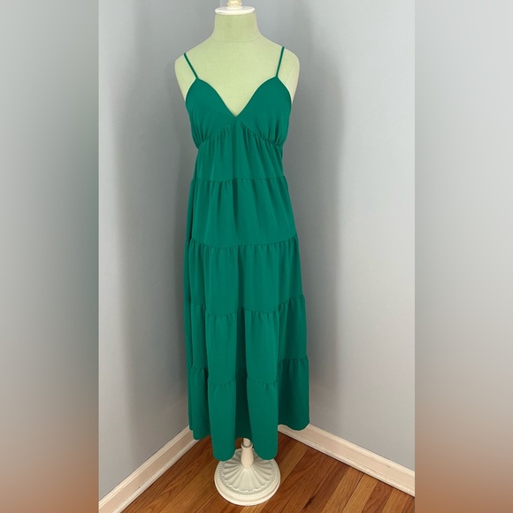 Monteau Los Angeles Kelly Green Tiered Maxi Dress - Picture 1 of 6